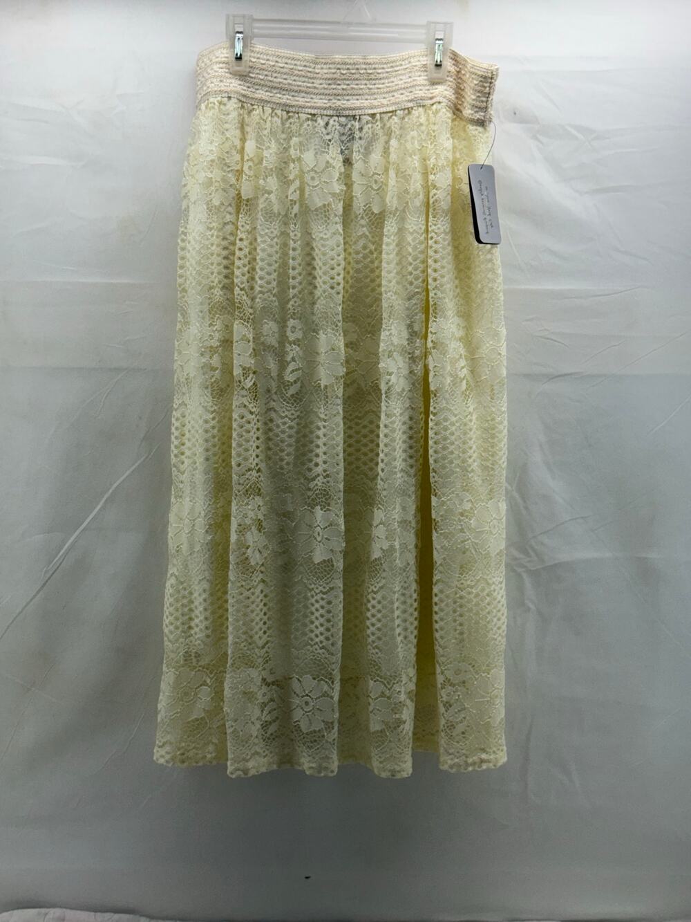 New Metrowear Cream Lace Skirt - Women's Large, Full Style